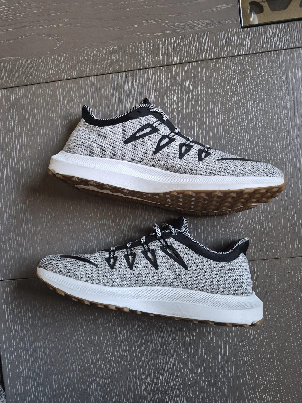 Nike Quest SE Men’s Grey, Black and White Athletic Running Shoes